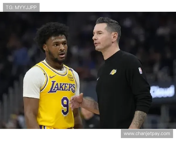 夸梅建议布朗尼学习基德技巧先适应三分再练习突破能力